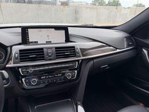 Used 2018 BMW 330i xDrive Sedan AWD/4WD image 12