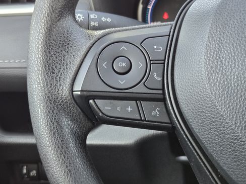 Used 2025 Toyota RAV4 XLE AWD/4WD image 25