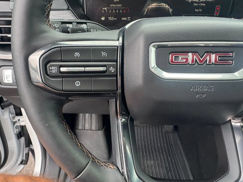 Used 2025 GMC Acadia AT4 w/ Luxury Package AWD/4WD image 23