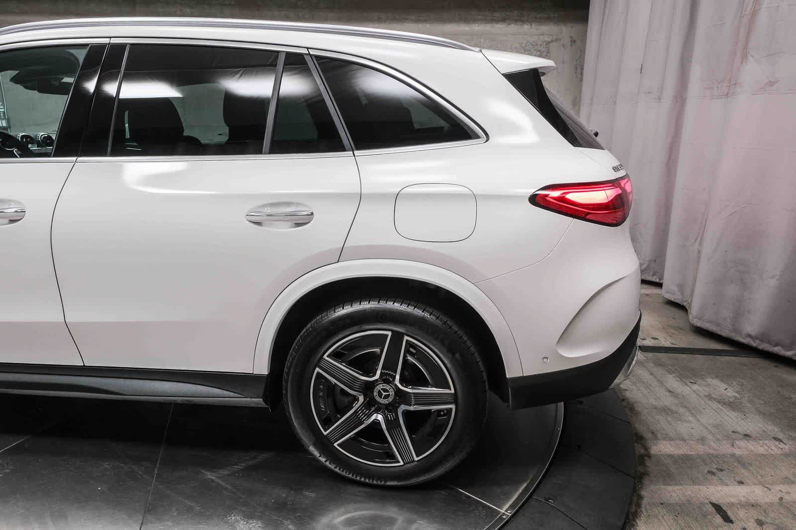 Used 2025 Mercedes-Benz GLC 350e 4MATIC image 8
