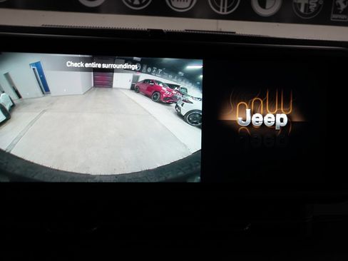 Used 2024 Jeep Wrangler Unlimited AWD/4WD image 14