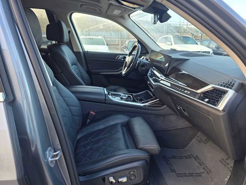 Used 2024 BMW X7 xDrive40i image 11