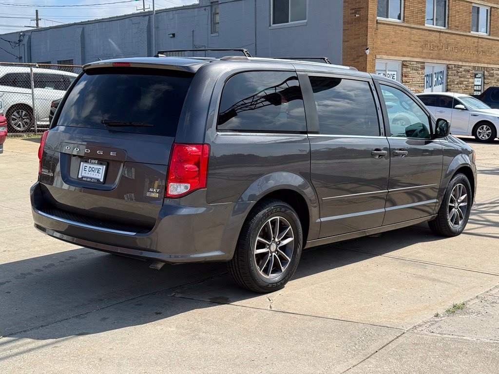 Used 2017 Dodge Grand Caravan SXT w/ Rear Park Assist Package FWD image 6