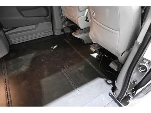 Used 2020 Toyota Sienna XLE FWD image 18