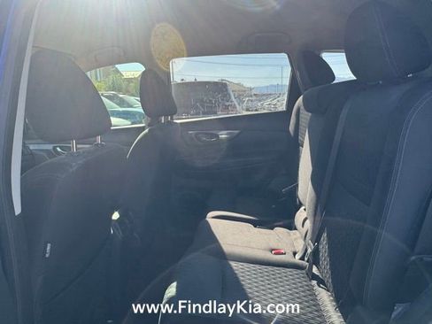 Used 2018 Nissan Rogue SV image 8