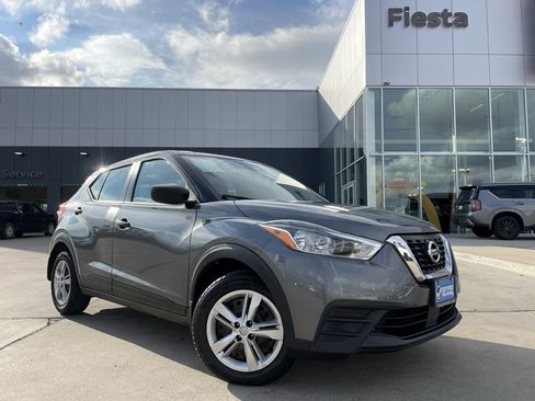 Certified 2020 Nissan Kicks S image 1