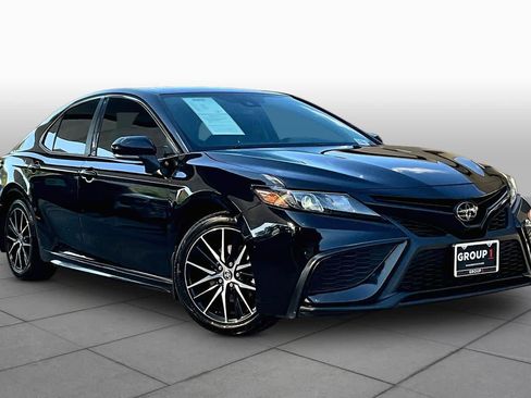 Used 2023 Toyota Camry SE FWD image 3