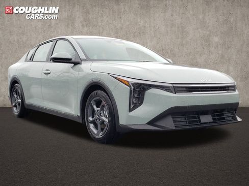 New 2025 Kia K4 LXS image 1