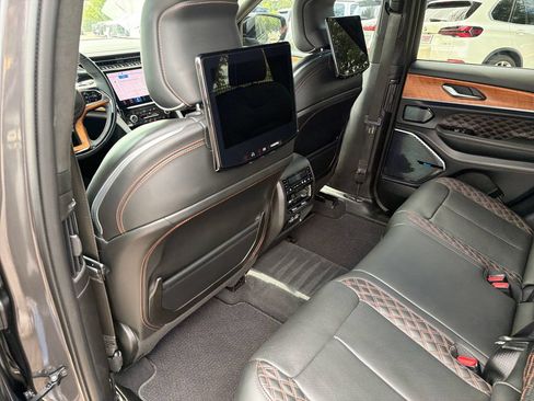 Used 2023 Jeep Grand Cherokee Summit AWD/4WD image 37