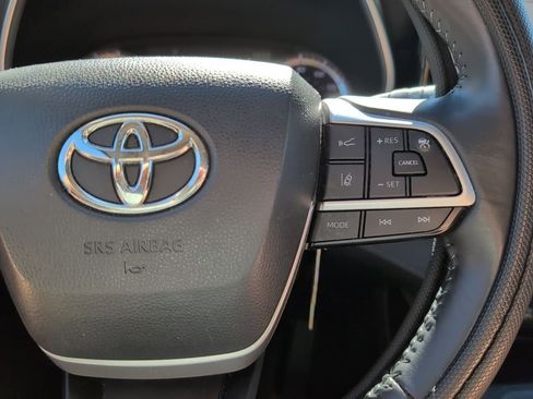 Used 2023 Toyota Highlander L image 17