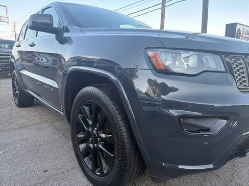Used 2017 Jeep Grand Cherokee Altitude RWD image 8
