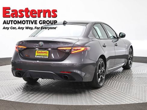 Used 2024 Alfa Romeo Giulia Veloce AWD/4WD image 5