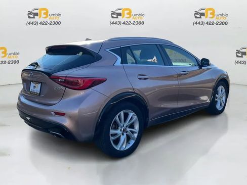 Used 2017 INFINITI QX30 Premium w/ Navigation Package image 5