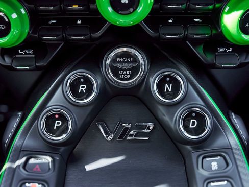 Used 2023 Aston Martin V12 Vantage RWD image 58