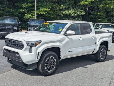Used 2026 Toyota Tacoma TRD Sport AWD/4WD image 3