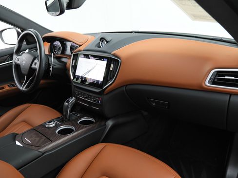 Certified 2023 Maserati Ghibli Modena RWD image 10