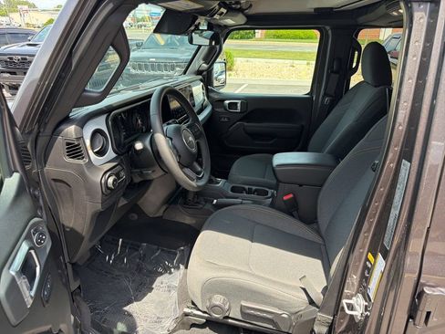 Used 2025 Jeep Wrangler Unlimited Sport AWD/4WD image 10