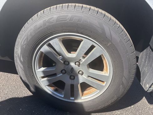 Used 2010 Ford Edge SE image 9