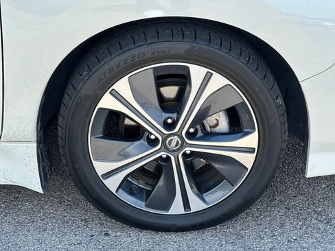 Used 2018 Nissan Leaf SL w/ SL Technology Package FWD image 24