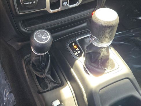 Certified 2025 Jeep Wrangler Unlimited Sahara AWD/4WD image 29