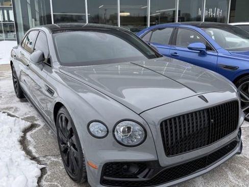 Used 2022 Bentley Flying Spur V8 image 1