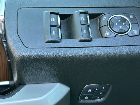 Used 2016 Ford F150 XLT image 12