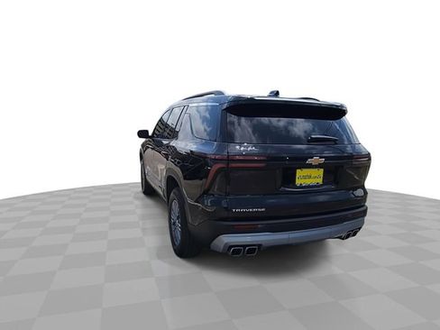 Used 2025 Chevrolet Traverse LT w/ Driver Confidence Package FWD image 7