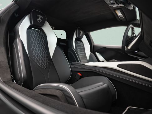 Used 2024 Lamborghini Revuelto AWD/4WD image 10