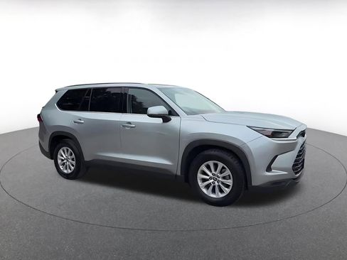 Used 2025 Toyota Grand Highlander FWD image 2