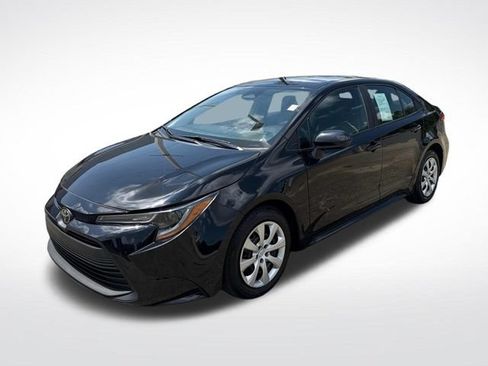 Used 2023 Toyota Corolla LE FWD image 3