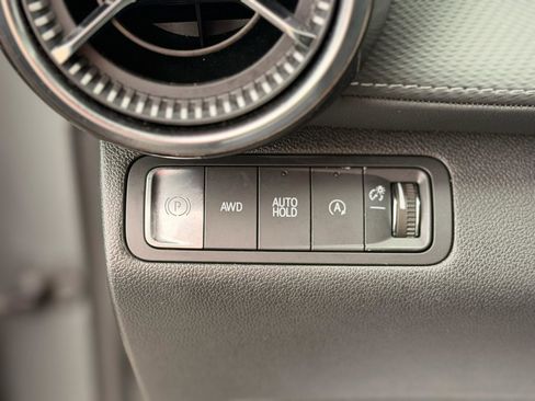 Used 2025 Chevrolet Equinox LT w/ Convenience Package II image 11