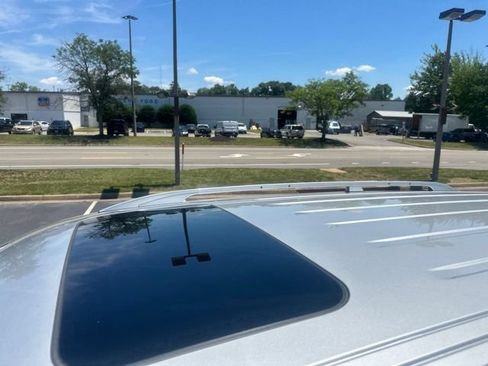 Used 2024 Nissan Armada SL w/ Captain's Chairs Package AWD/4WD image 13
