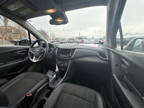 Used 2022 Chevrolet Trax LT w/ LT Convenience Package image 30