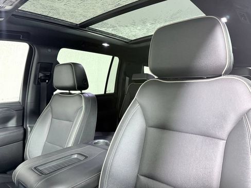 Used 2022 GMC Yukon XL SLT w/ SLT Premium Package AWD/4WD image 18