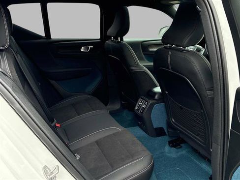 Used 2023 Volvo XC40 Recharge Ultimate image 10