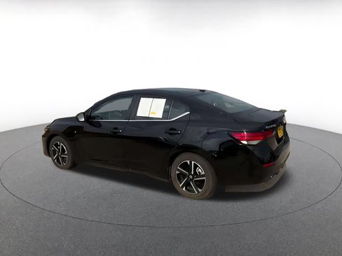 Used 2025 Nissan Sentra SV FWD image 8