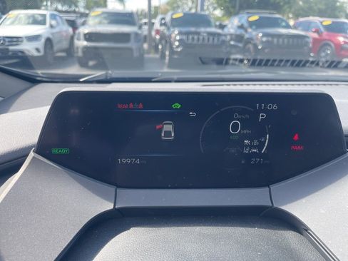 Used 2025 Toyota Prius XLE image 9