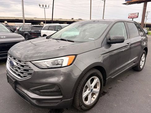 Used 2020 Ford Edge SE FWD image 3