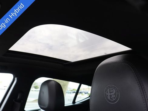 Used 2024 Alfa Romeo Tonale Veloce w/ Premium Interior Package AWD/4WD image 28