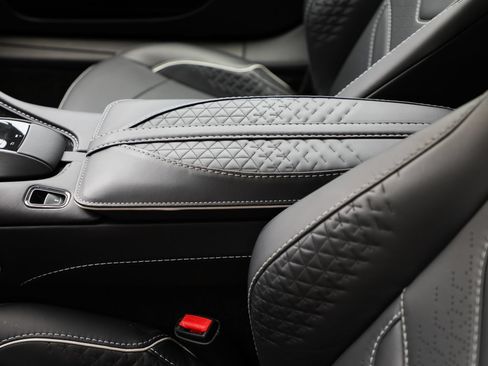 Used 2023 Aston Martin DBS Coupe RWD image 40