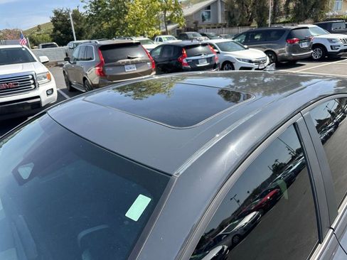 Used 2025 Toyota Camry SE image 7