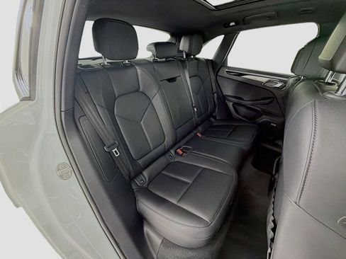 Certified 2021 Porsche Macan AWD image 29