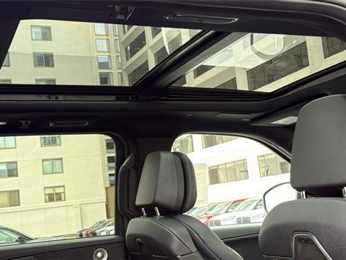 New 2025 Lincoln Navigator L Reserve w/ Jet Appearance Package image 6