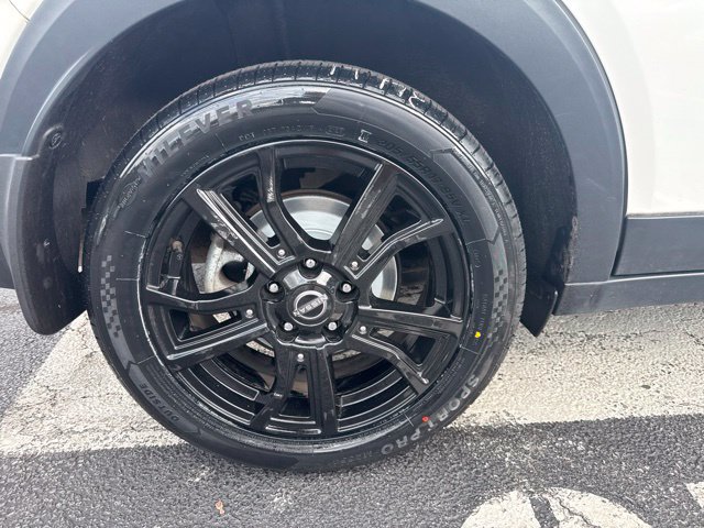 Used 2023 Nissan Kicks SR w/ SR Premium Package FWD image 11
