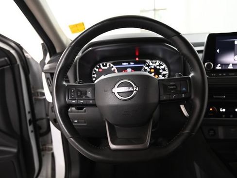 Used 2025 Nissan Rogue SV AWD/4WD image 4