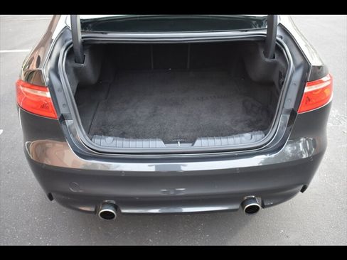 Used 2016 Jaguar XF S image 21