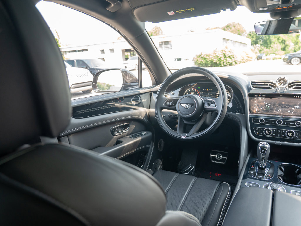 Used 2024 Bentley Bentayga Extended Wheelbase AWD/4WD image 20