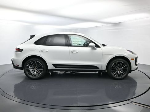 Certified 2025 Porsche Macan AWD/4WD image 16