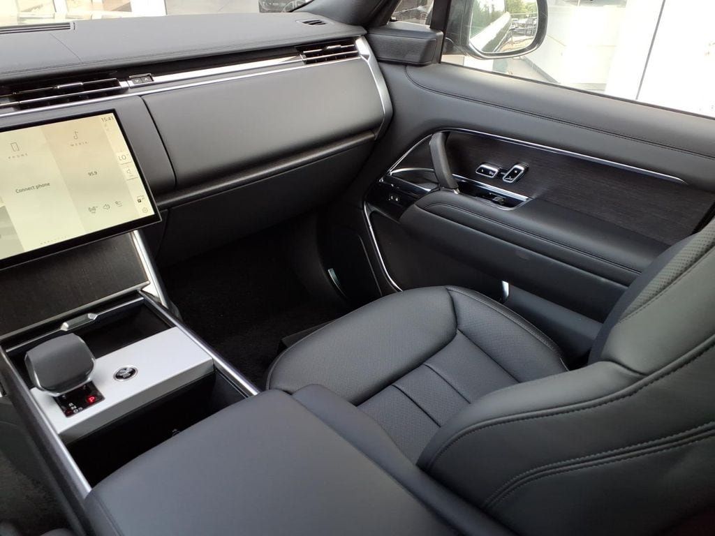 New 2026 Land Rover Range Rover Long Wheelbase SE AWD/4WD image 22