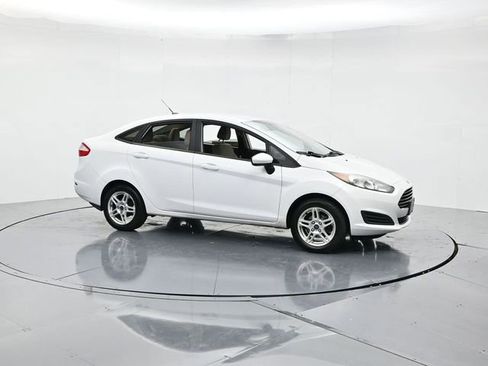 Used 2018 Ford Fiesta SE image 3